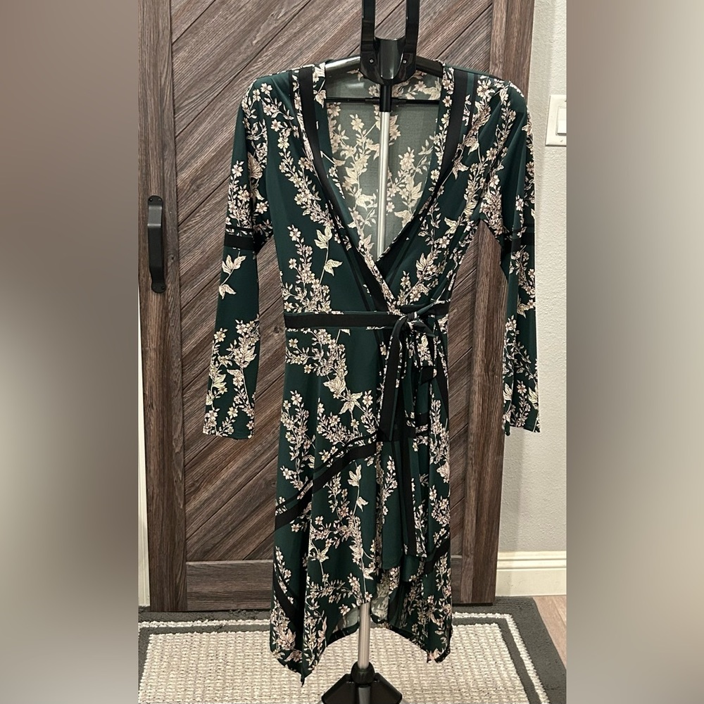 BCBG Dress (Size Medium)